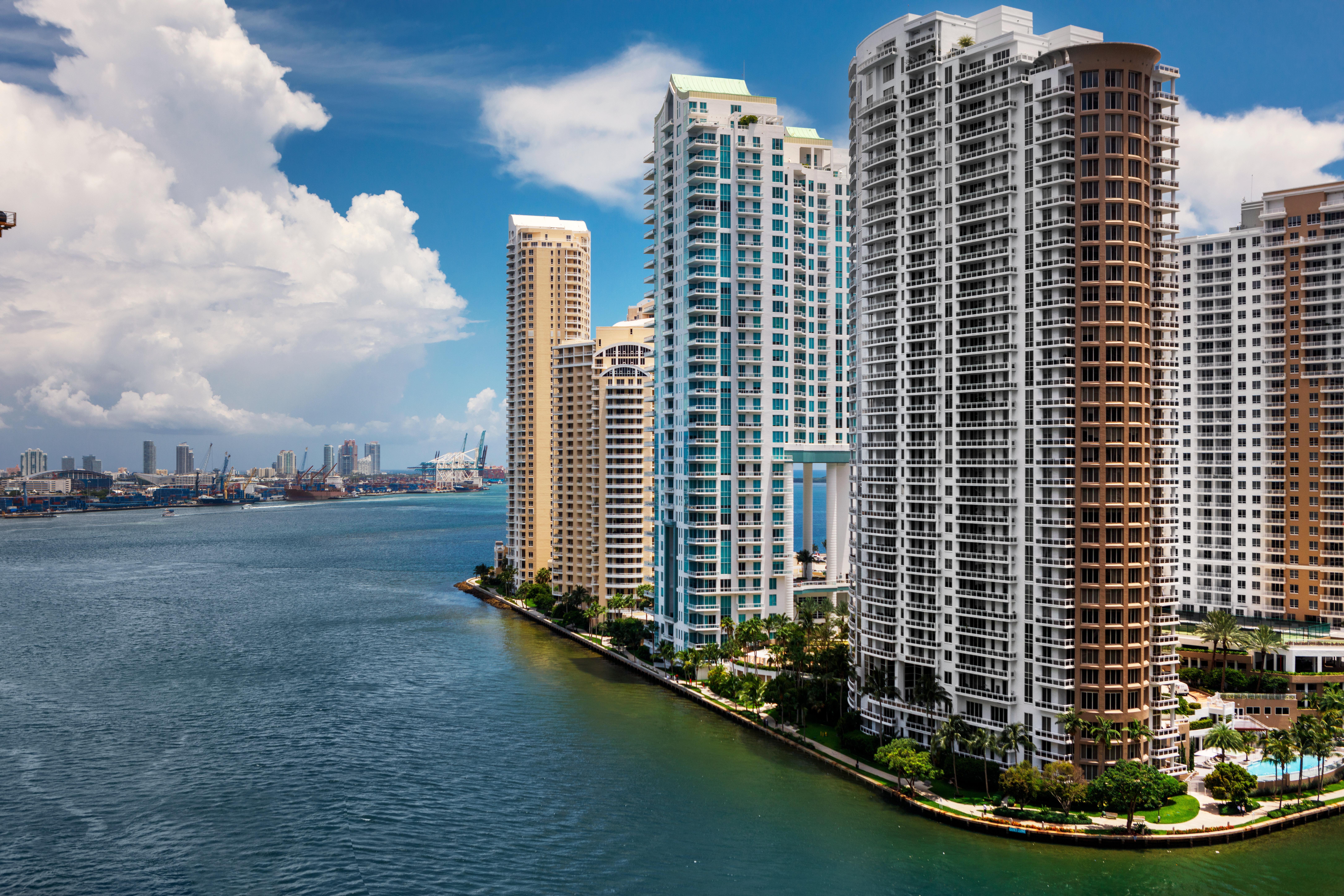 Kimpton Epic Hotel By Ihg Miami Kültér fotó Brickell on the River