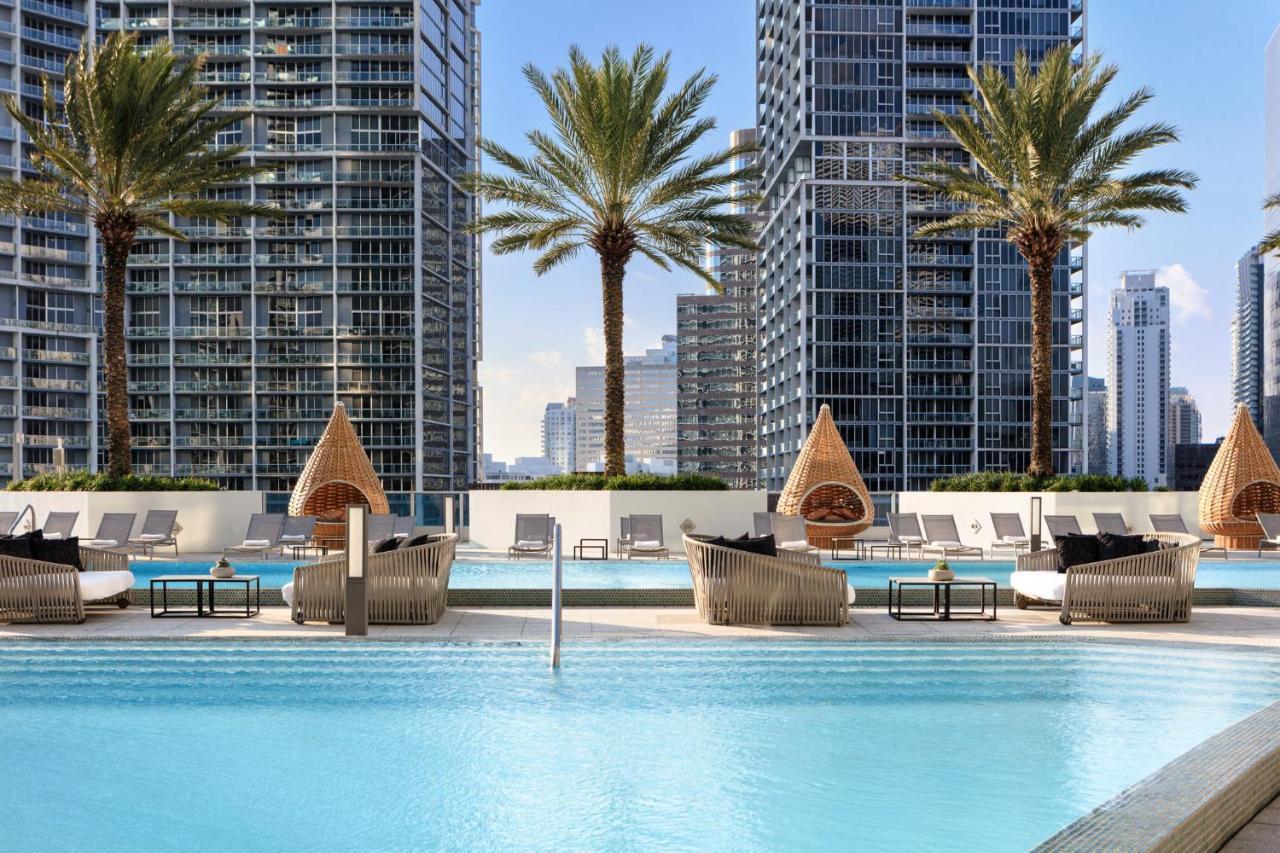 Kimpton Epic Hotel By Ihg Miami Kültér fotó The rooftop pool at the SLS Brickell