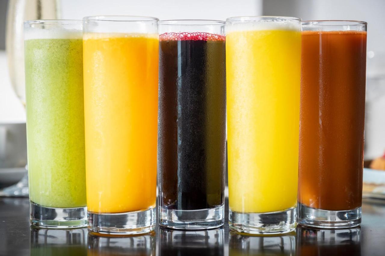Kimpton Epic Hotel By Ihg Miami Kültér fotó Various fruit juices