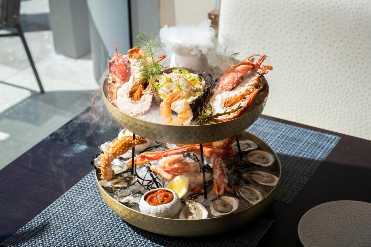 Kimpton Epic Hotel By Ihg Miami Kültér fotó A seafood platter