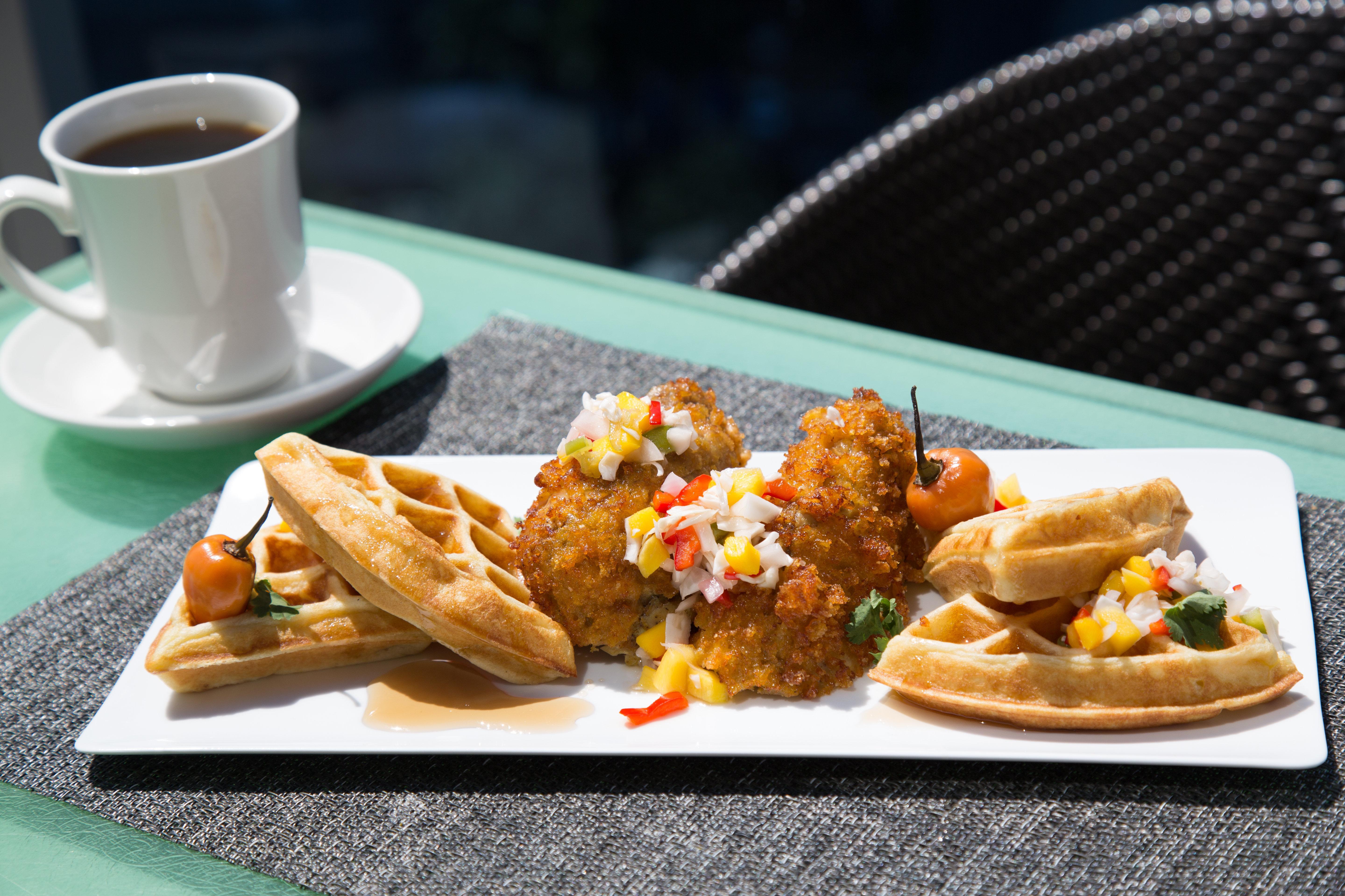 Kimpton Epic Hotel By Ihg Miami Kültér fotó Crab cakes and waffles