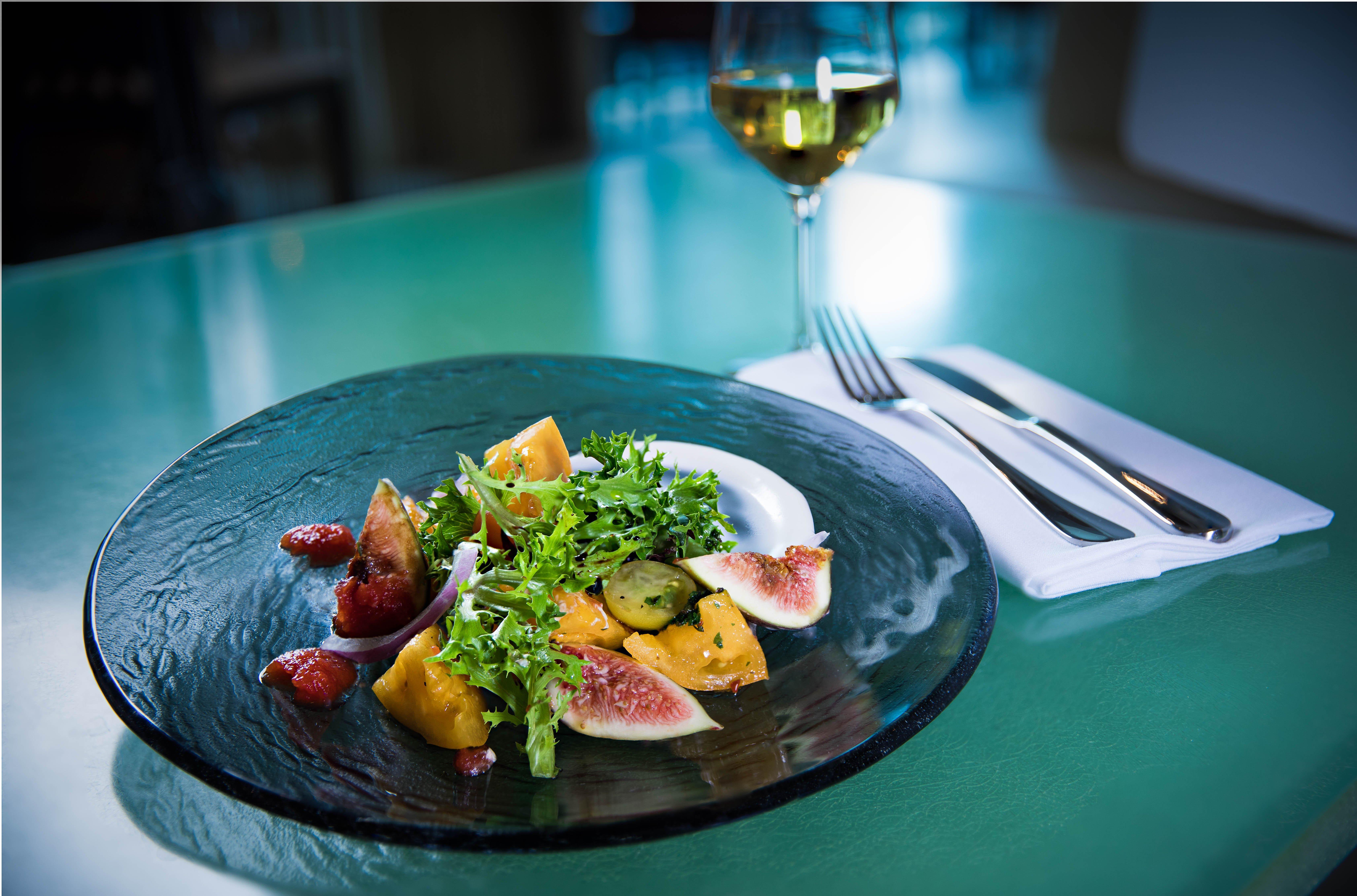 Kimpton Epic Hotel By Ihg Miami Kültér fotó A salad with a glass of wine
