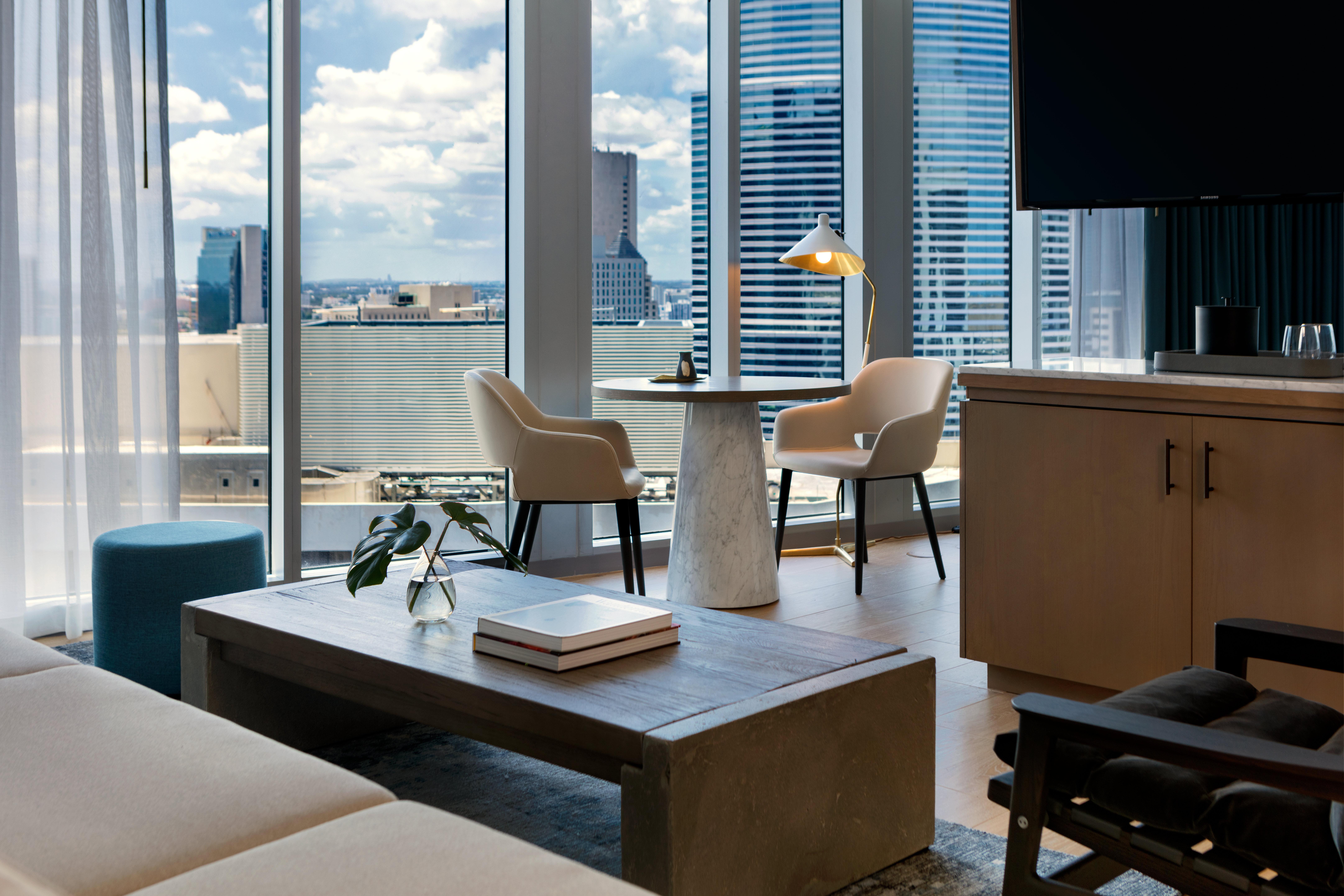 Kimpton Epic Hotel By Ihg Miami Kültér fotó A guest room at the hotel