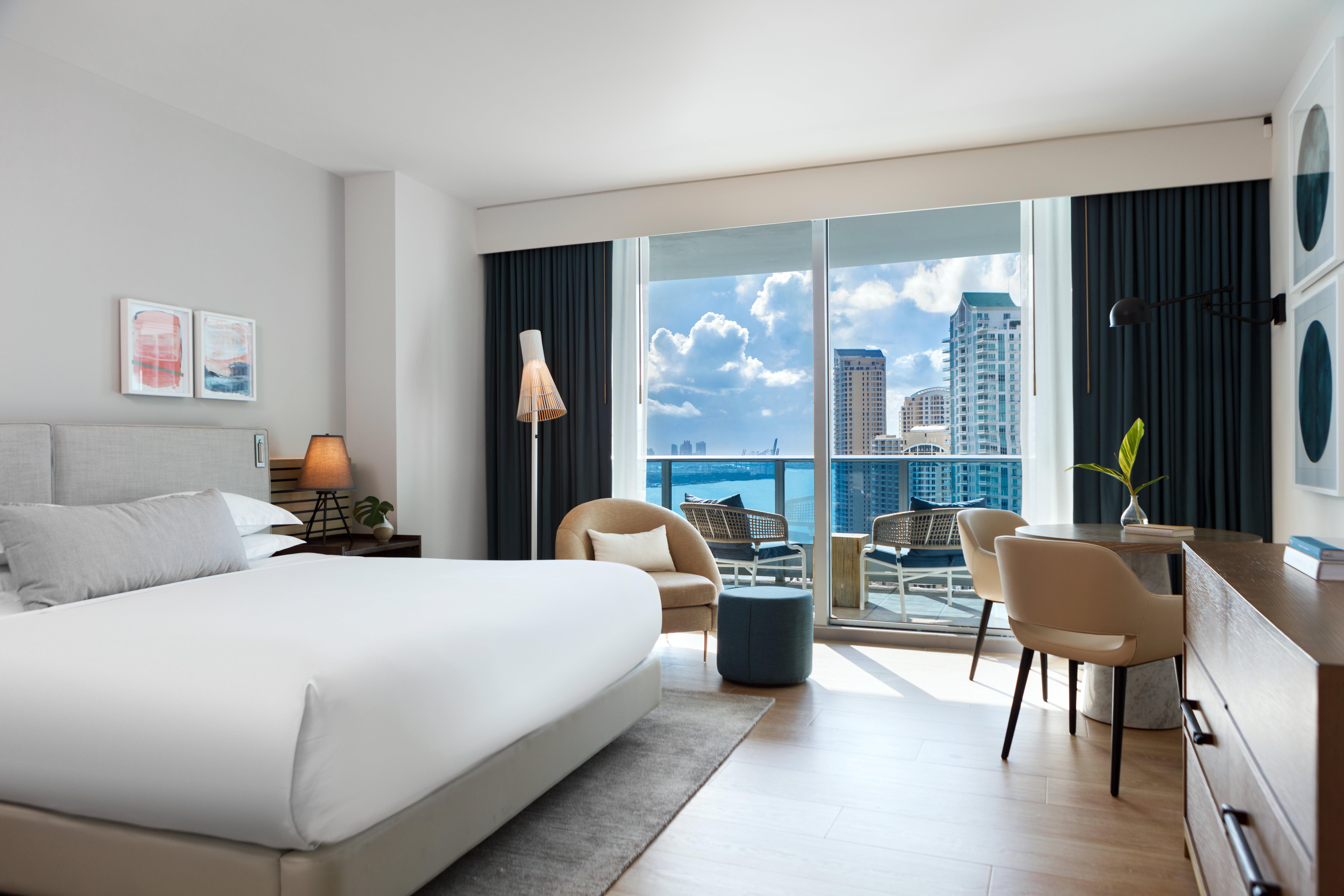Kimpton Epic Hotel By Ihg Miami Kültér fotó A guest room at the hotel