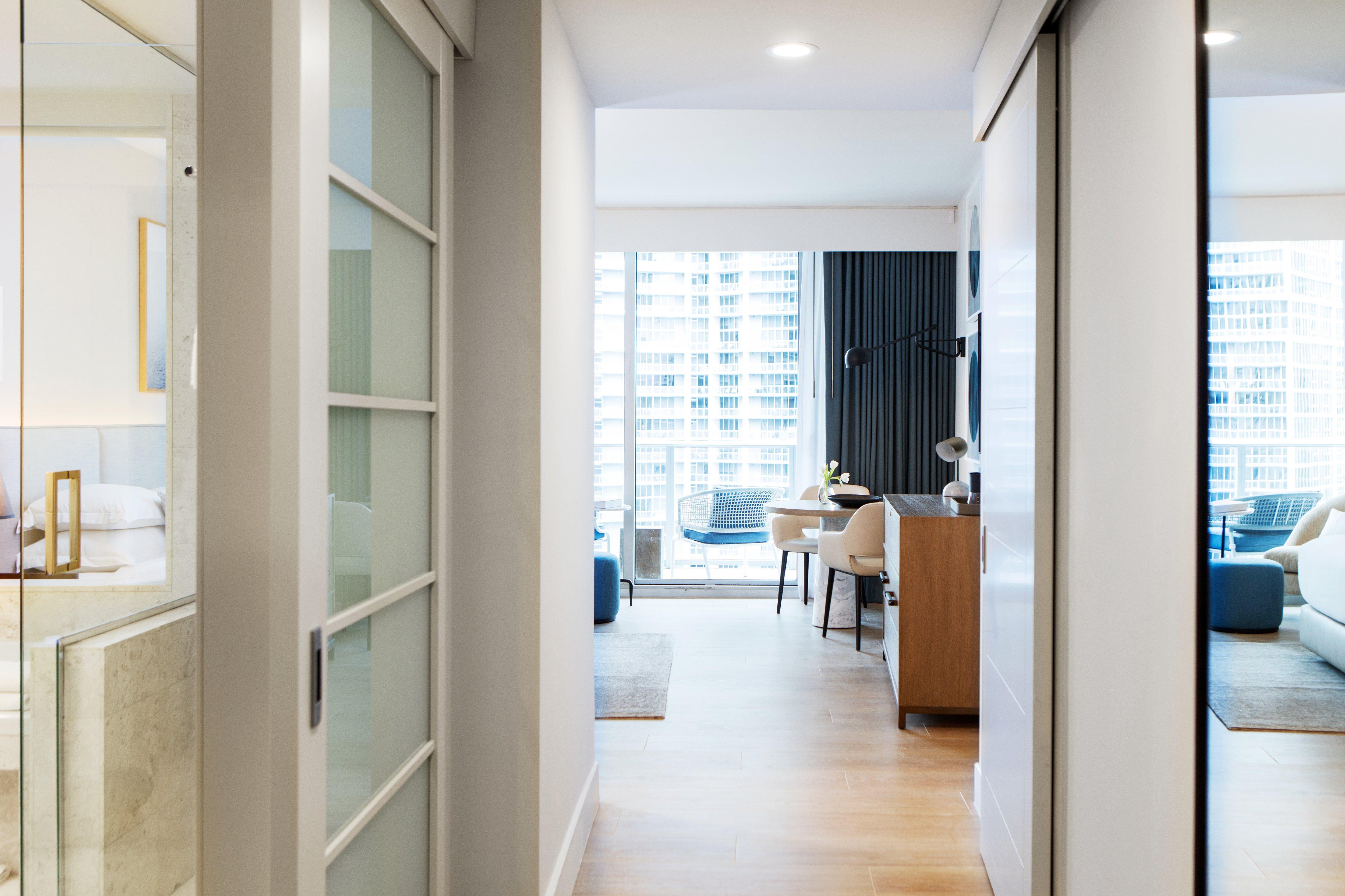 Kimpton Epic Hotel By Ihg Miami Kültér fotó A sliding door