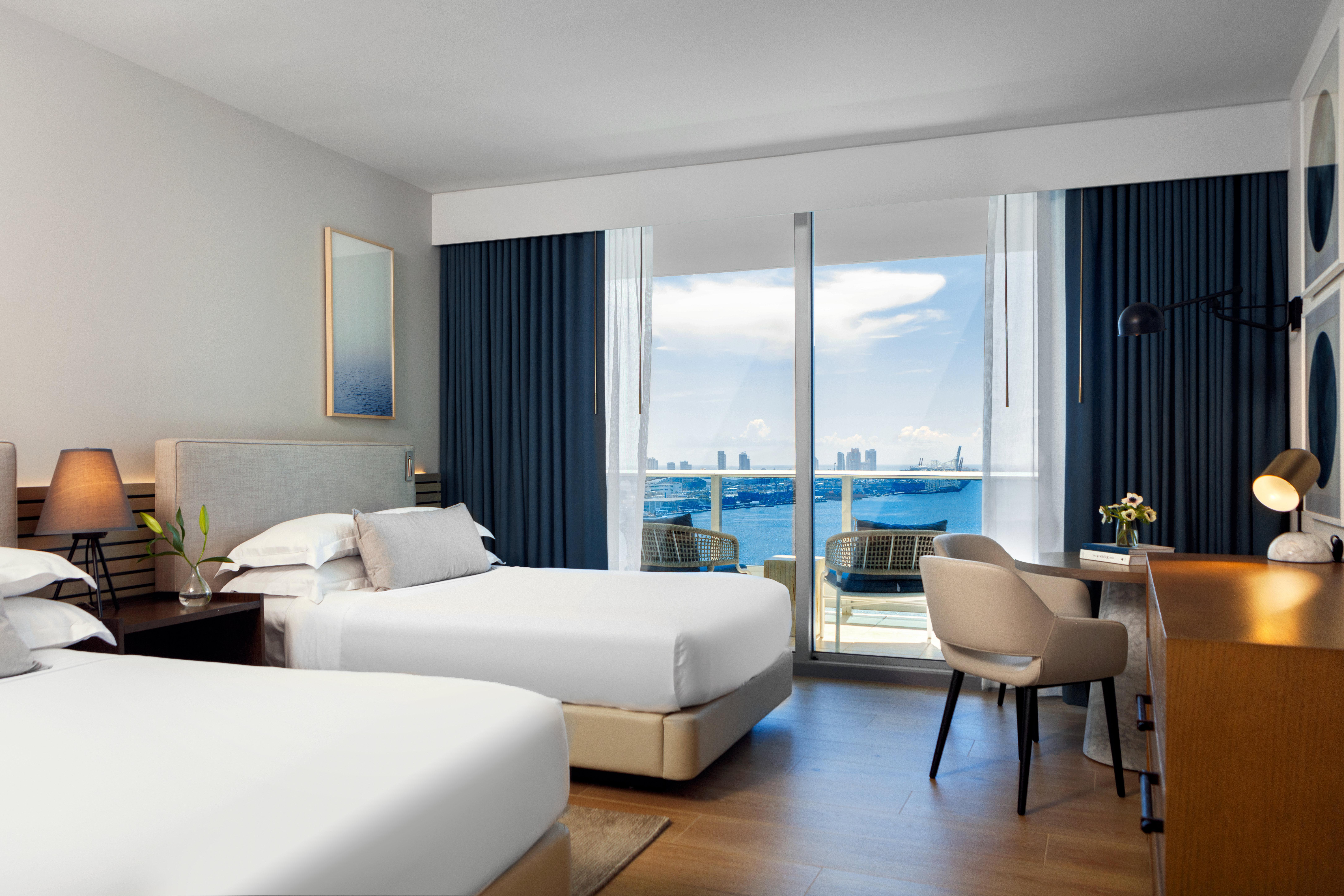Kimpton Epic Hotel By Ihg Miami Kültér fotó A guest room at the Hilton San Diego Bayfront