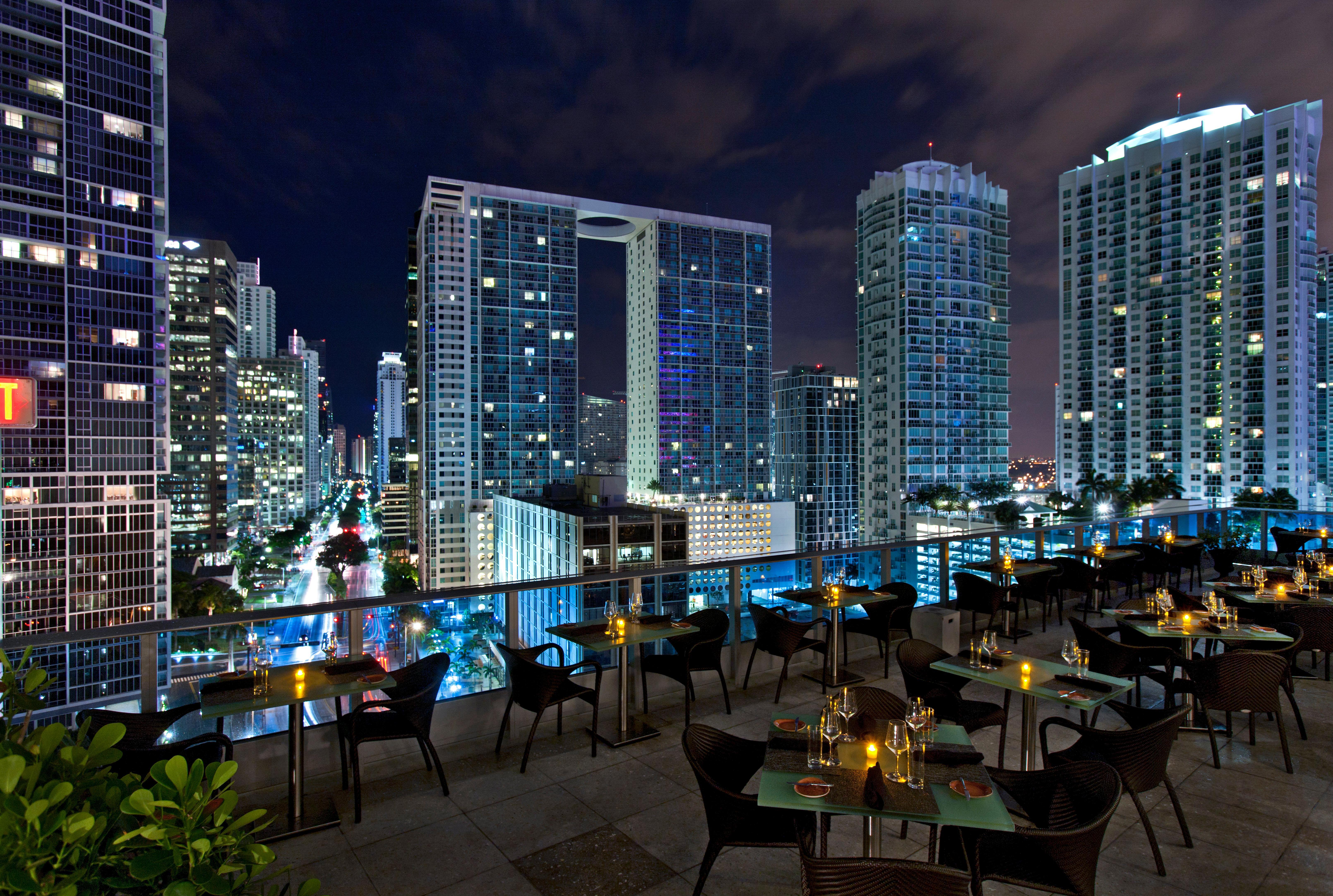Kimpton Epic Hotel By Ihg Miami Kültér fotó View from the rooftop bar