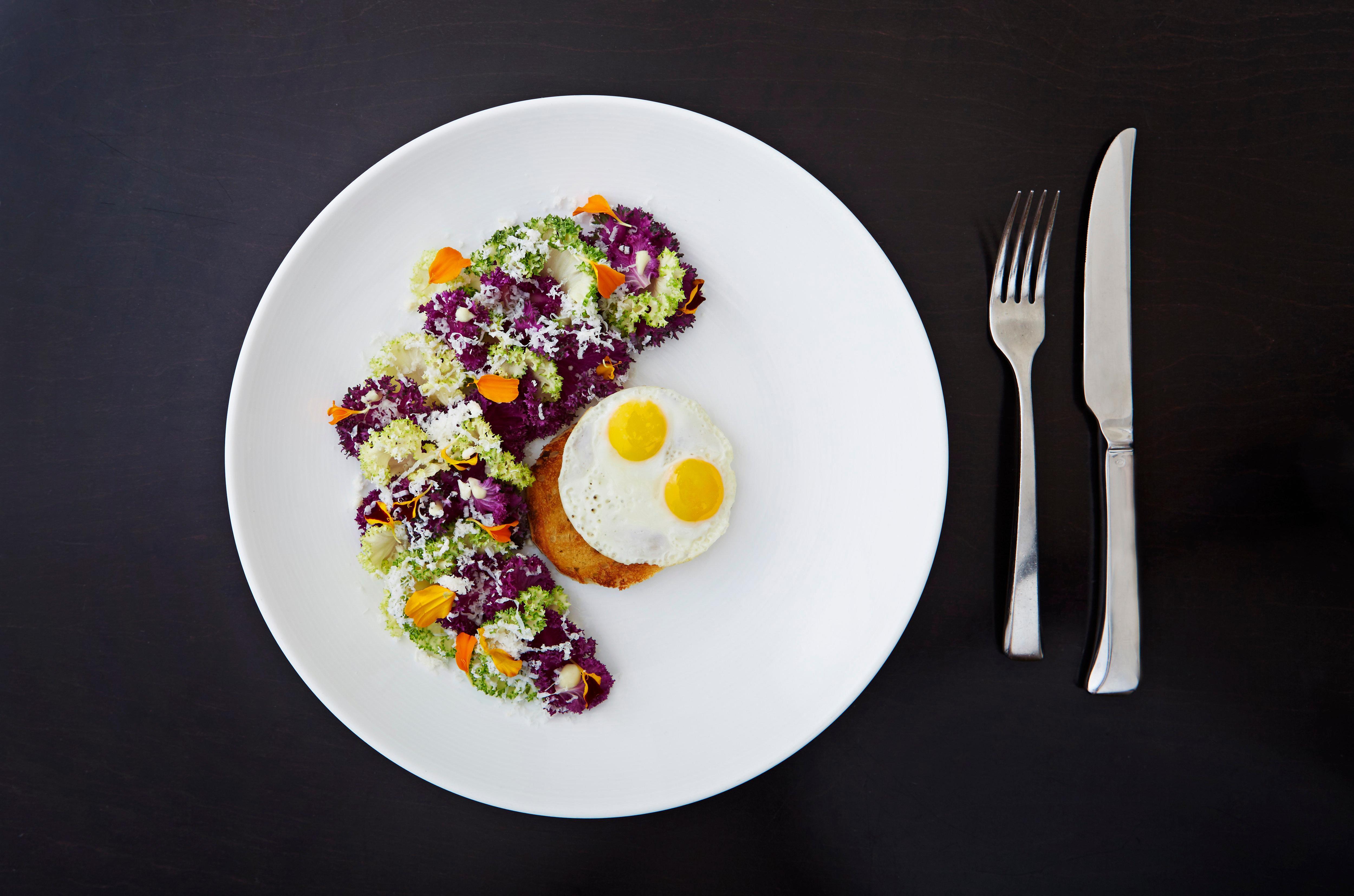 Kimpton Epic Hotel By Ihg Miami Kültér fotó A salad with a soft-boiled egg