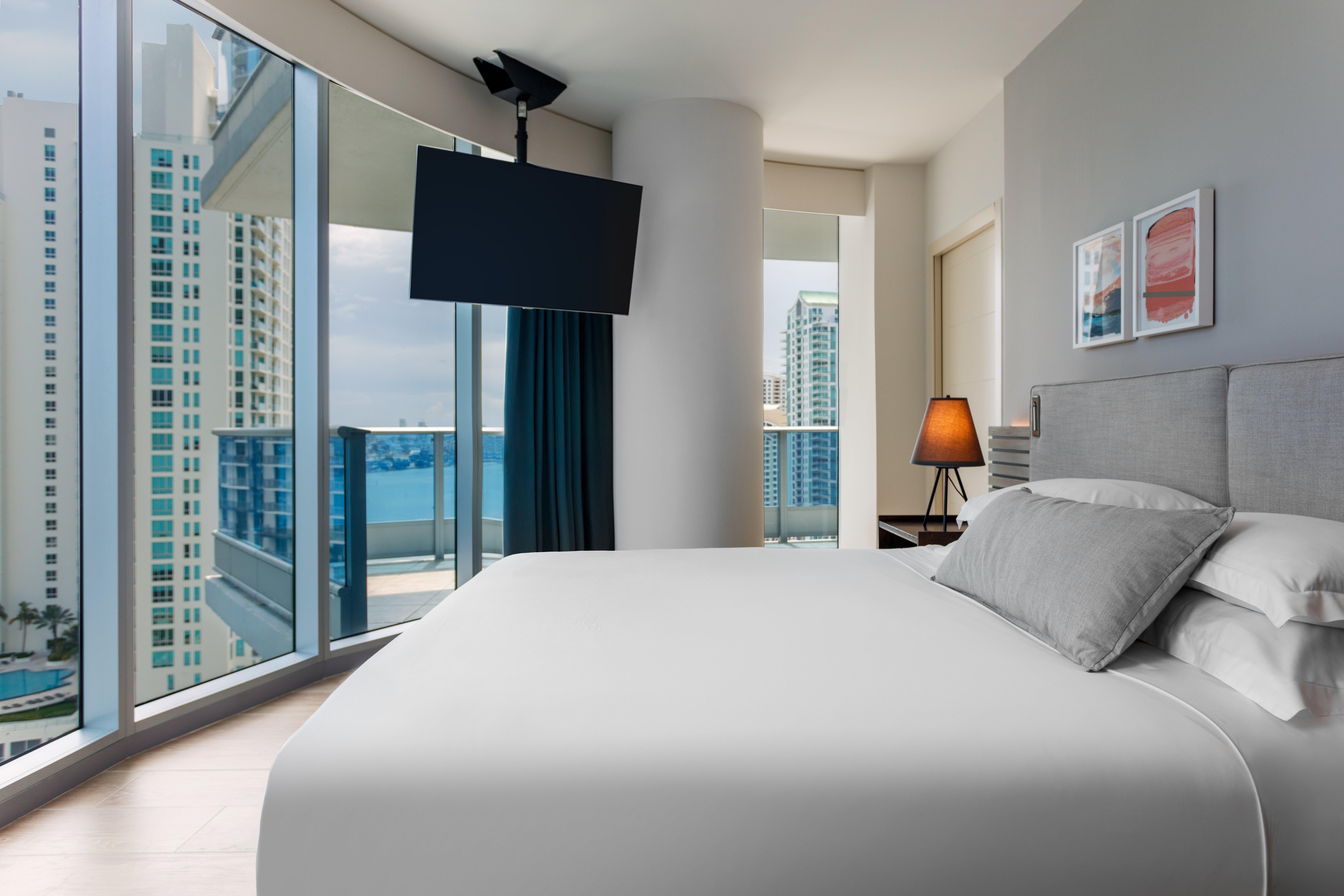 Kimpton Epic Hotel By Ihg Miami Kültér fotó A bedroom at the hotel